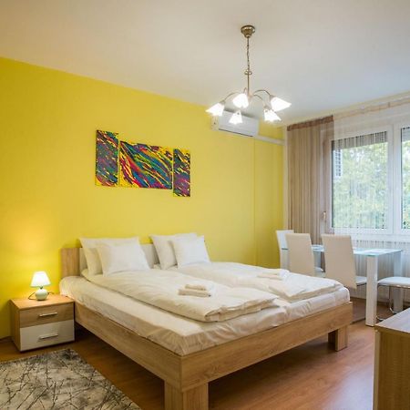 Otthon-Laksz Apartman นีเรกฮาซา ภายนอก รูปภาพ