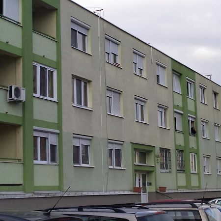 Otthon-Laksz Apartman นีเรกฮาซา ภายนอก รูปภาพ