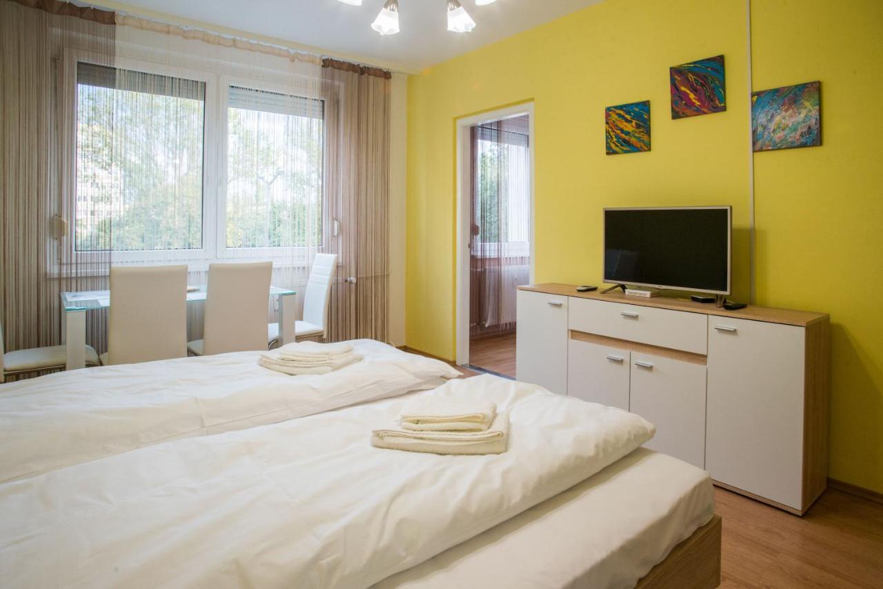 Otthon-Laksz Apartman นีเรกฮาซา ภายนอก รูปภาพ