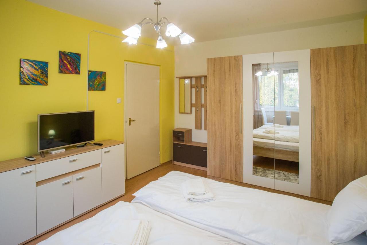 Otthon-Laksz Apartman นีเรกฮาซา ภายนอก รูปภาพ
