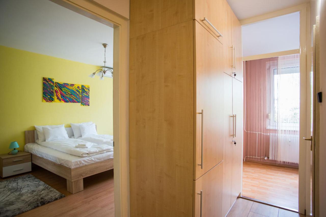 Otthon-Laksz Apartman นีเรกฮาซา ภายนอก รูปภาพ
