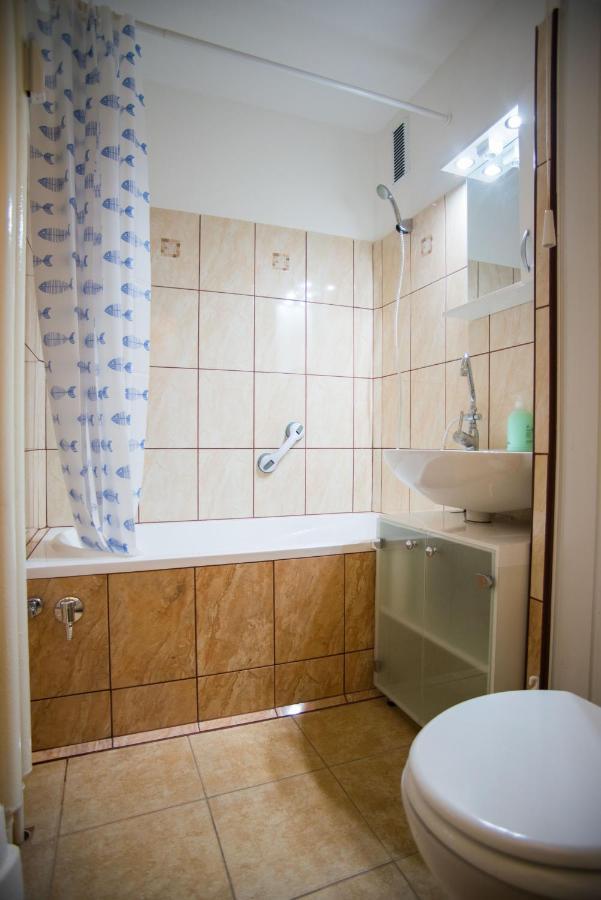 Otthon-Laksz Apartman นีเรกฮาซา ภายนอก รูปภาพ