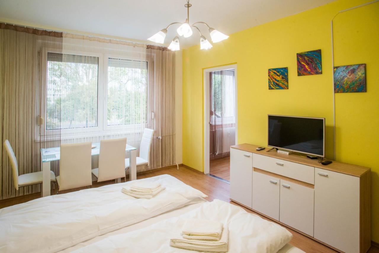 Otthon-Laksz Apartman นีเรกฮาซา ภายนอก รูปภาพ