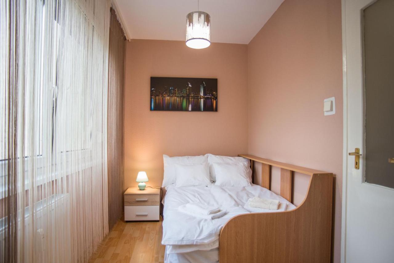 Otthon-Laksz Apartman นีเรกฮาซา ภายนอก รูปภาพ