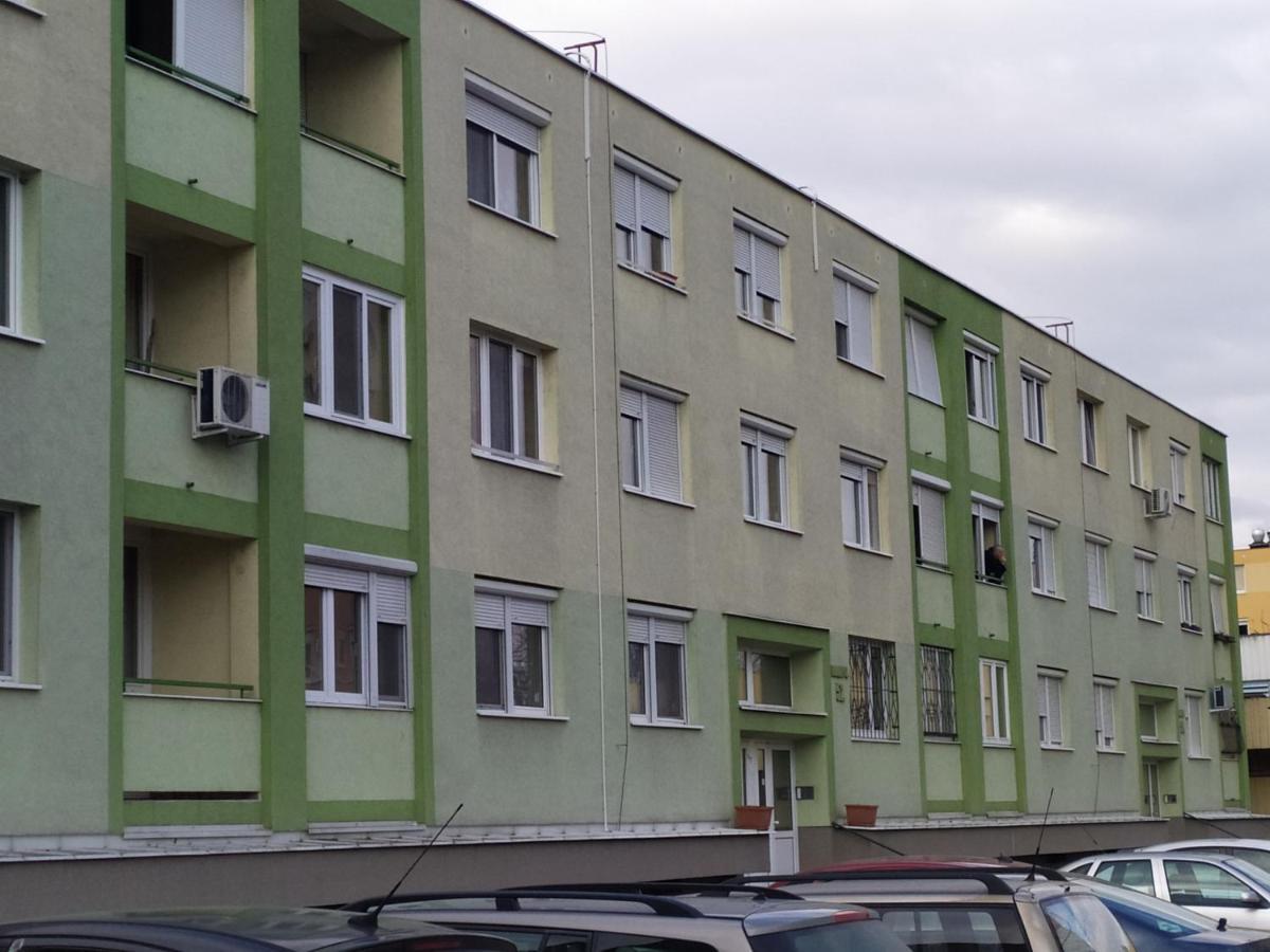 Otthon-Laksz Apartman นีเรกฮาซา ภายนอก รูปภาพ